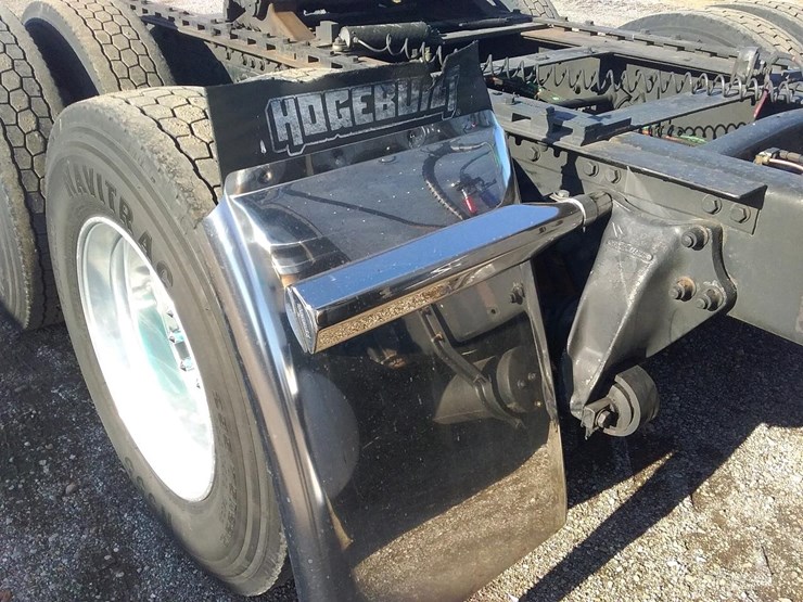 1996-freightliner-fld120-image-32