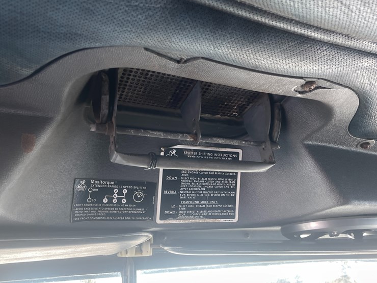 #1156-•-1987-mack-dump-truck-(has-mn-title)-image-28