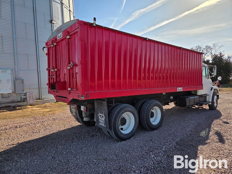 2003-freightliner-fl80-image-5