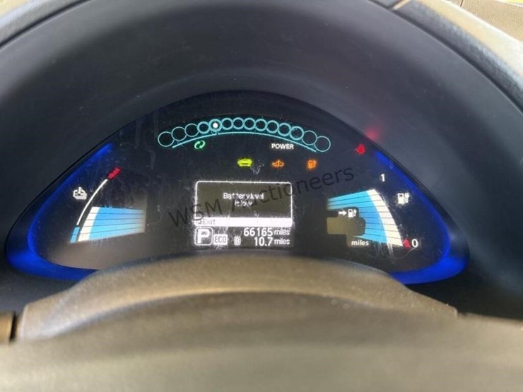 2015-nissan-leaf-s-hatchback-image-16