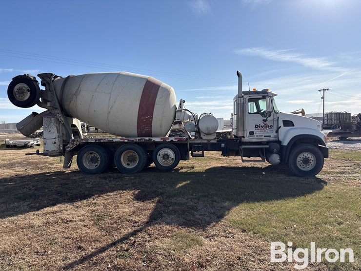 2003-mack-cv500-granite-tri/a-concrete-transit-mixer-truck-w/bridgemaster-booster-image-4