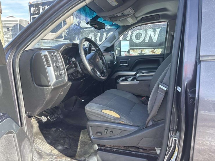 2015-chevrolet-2500-image-13