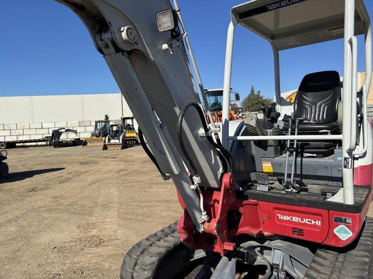 takeuchi-tb240-image-19