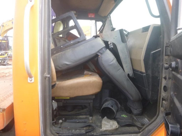 international-4700-image-10