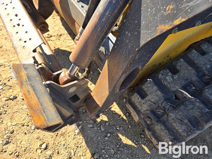 new-holland-c227-image-13