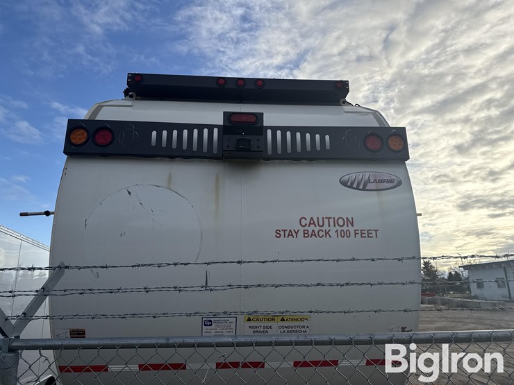 2015-peterbilt-320-image-16