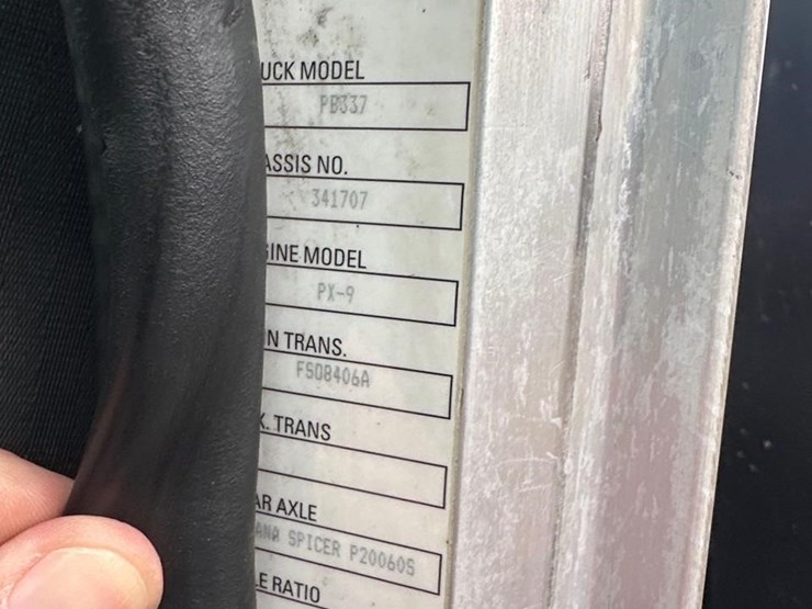 peterbilt-337-image-18