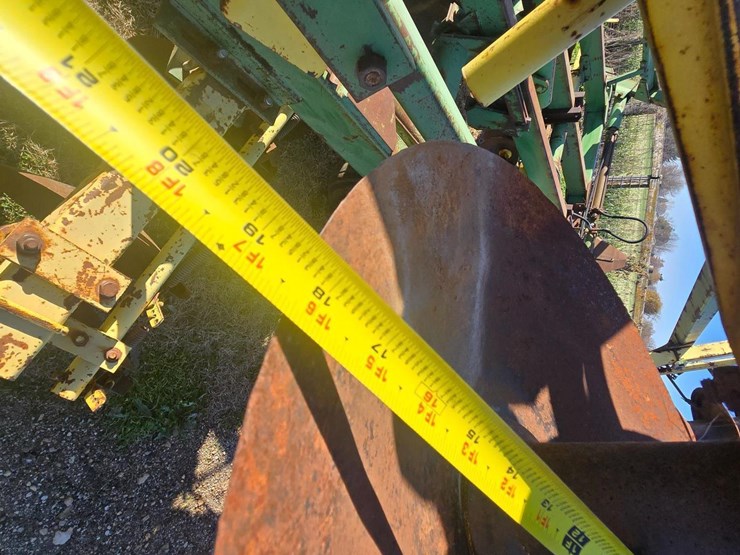 john-deere-230-image-11