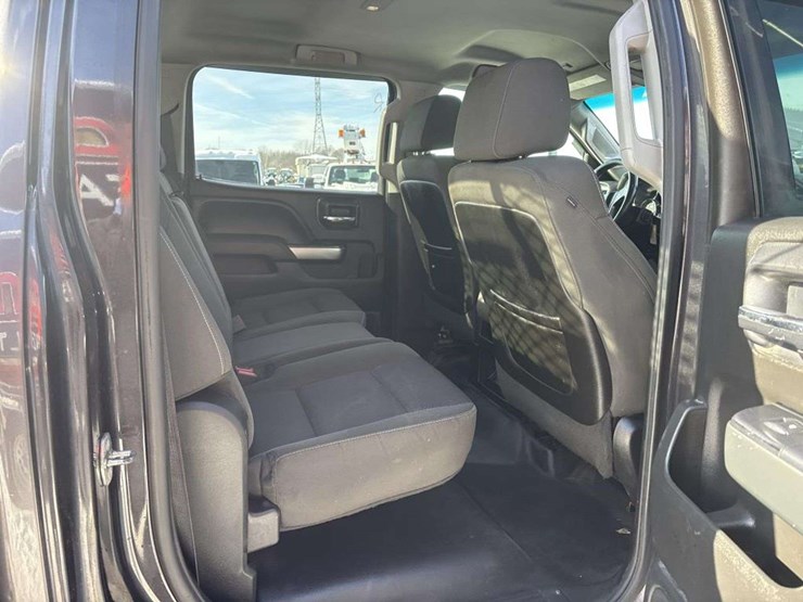 2015-chevrolet-2500-image-17