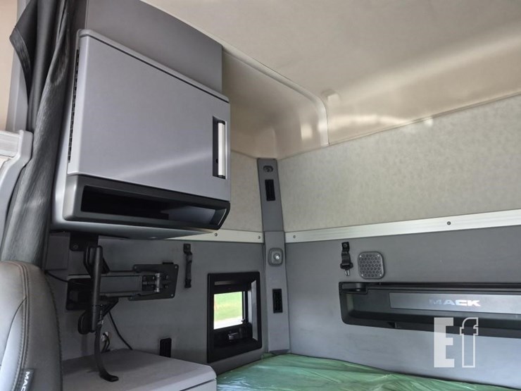 2024-mack-anthem-64t-image-21