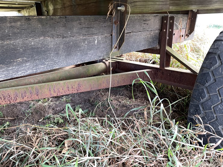 #210-•-16'-hay-rack-on-running-gear-(boyceville,-wi)-image-37
