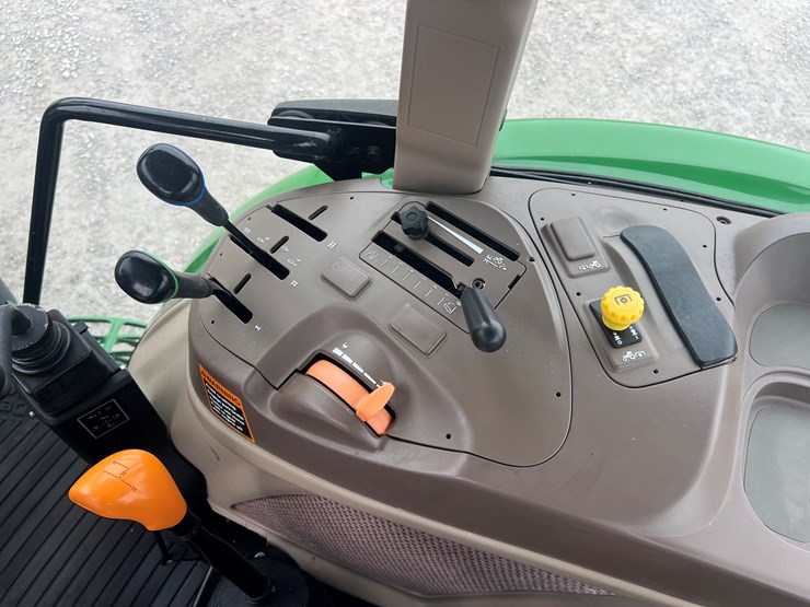 john-deere-6120e-image-11