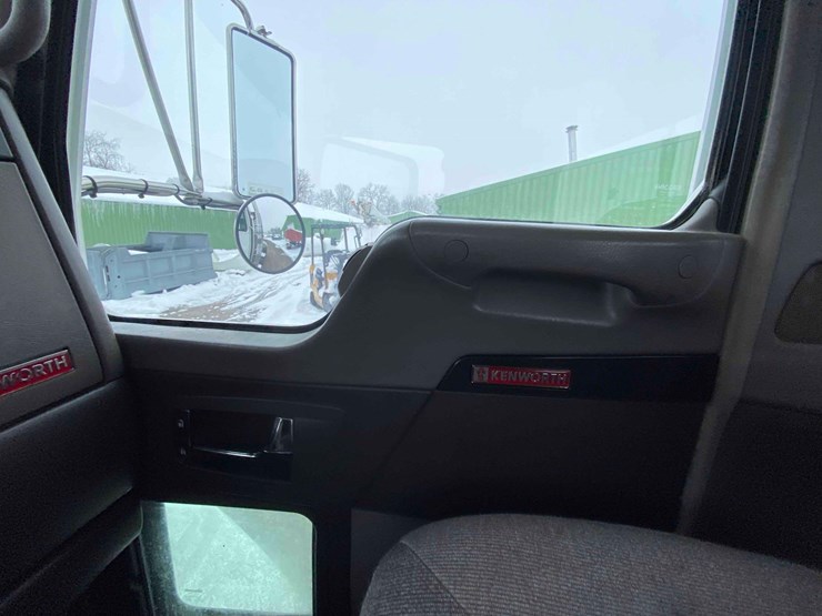 2016-kenworth-t400-image-54