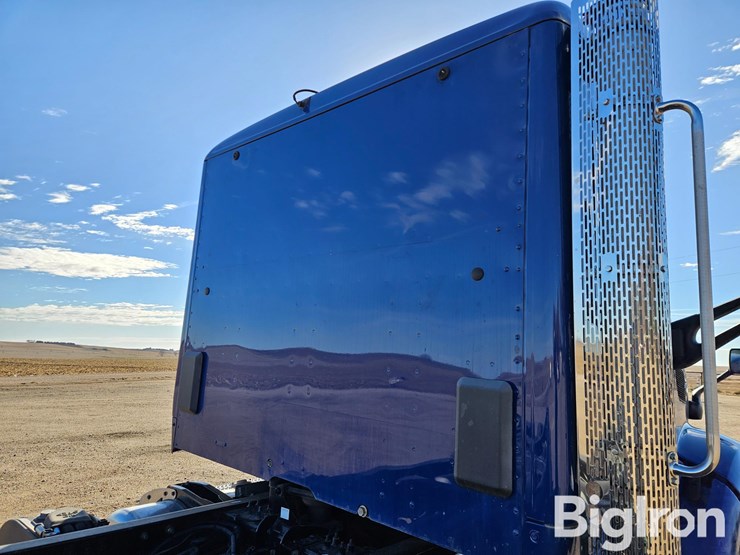 peterbilt-579-image-18