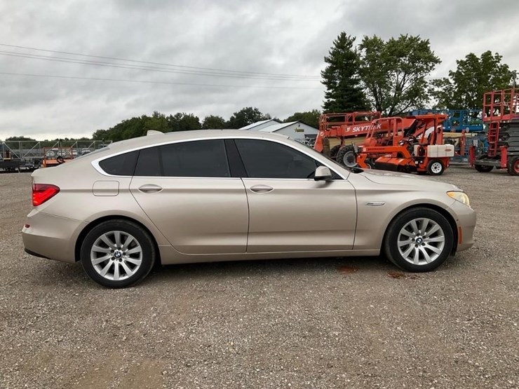 #2053-•-2010-bmw-550gt-car*-image-3