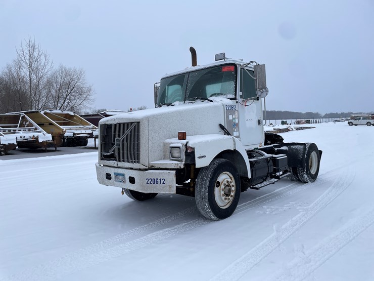 #1161-•-1996-volvo-truck-tractor-(has-mn-title)-image-1