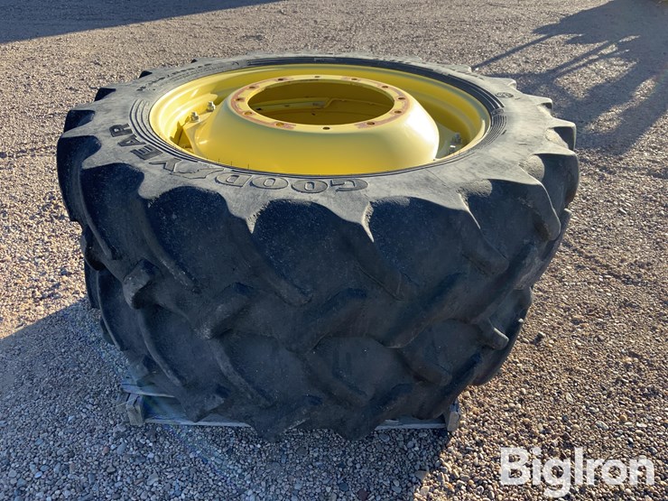 john-deere-8370r-image-2