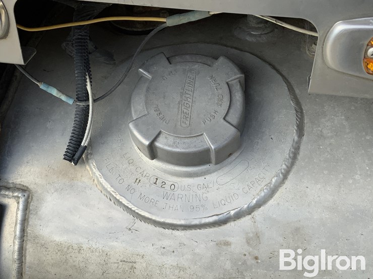 1996-freightliner-fld120-image-16