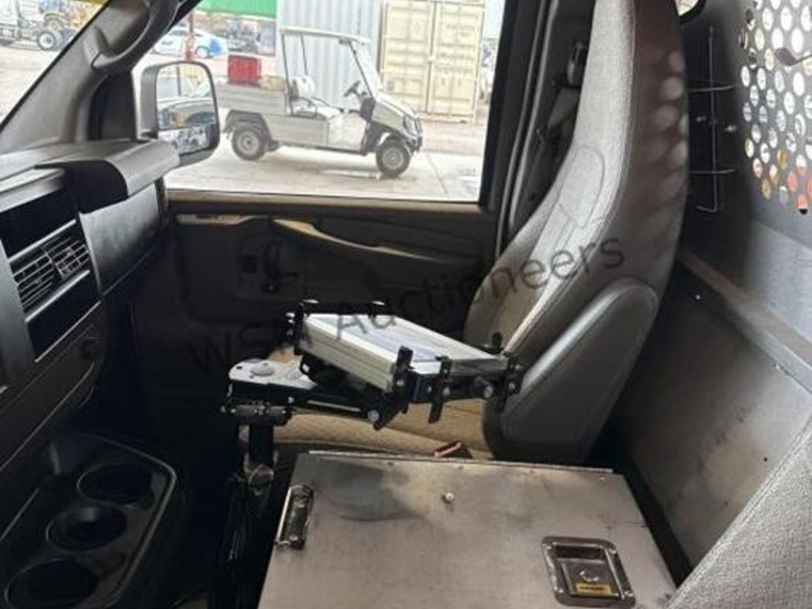 2014-chevrolet-express-2500-image-25