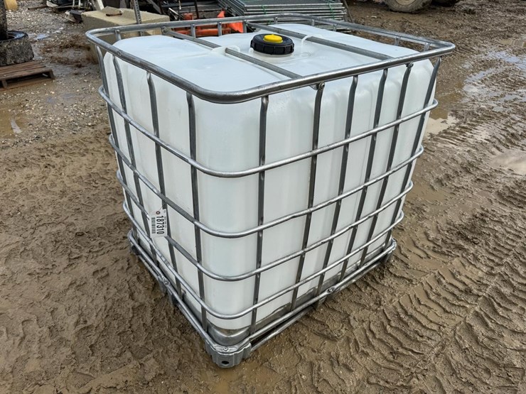 water-tank-tote-image-3