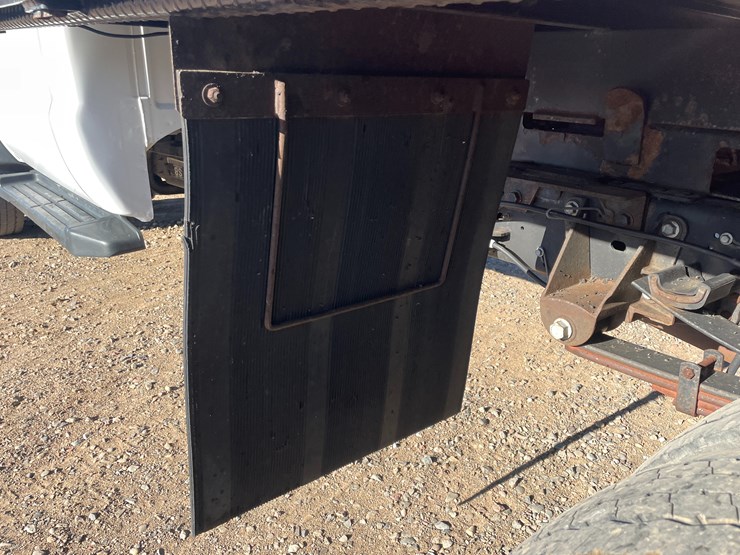 2010-ford-f550-image-23