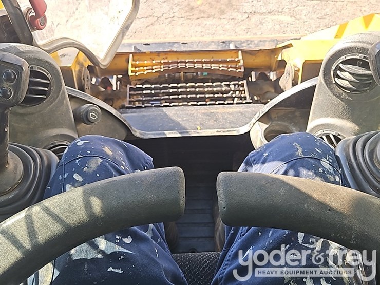 2017-caterpillar-299d2-image-35