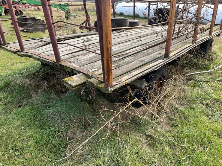 #210-•-16'-hay-rack-on-running-gear-(boyceville,-wi)-image-31
