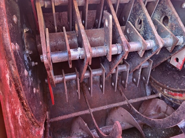 new-holland-358-image-41