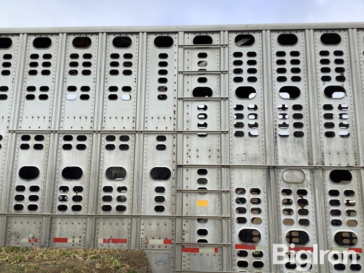wilson-livestock-trailer-image-19