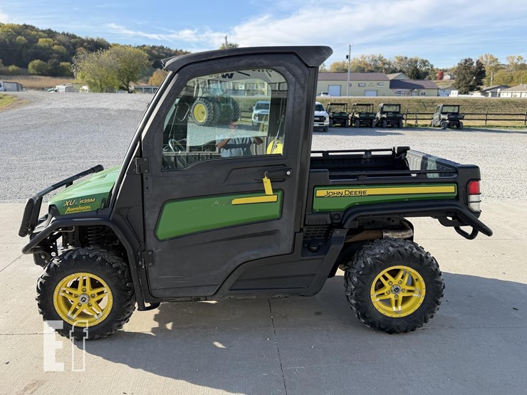 john-deere-gator-xuv-835m-image-1