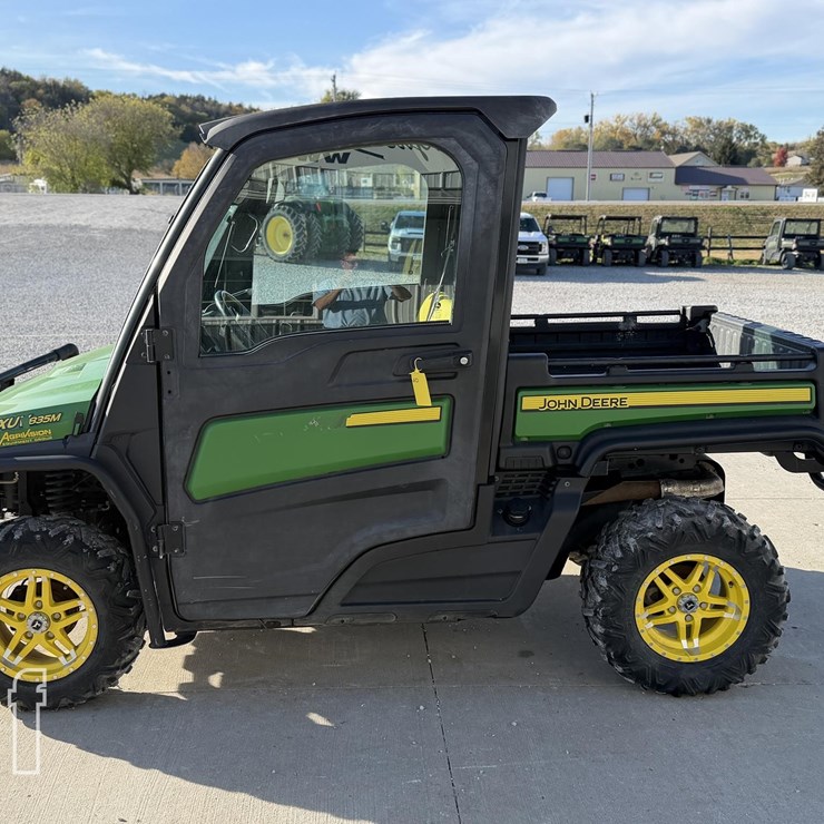 JOHN DEERE GATOR XUV 835M