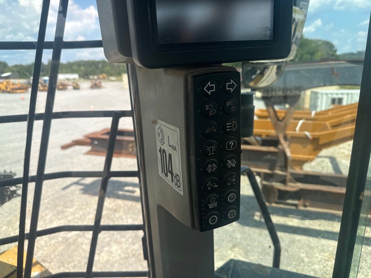 2016-caterpillar-950m-image-11