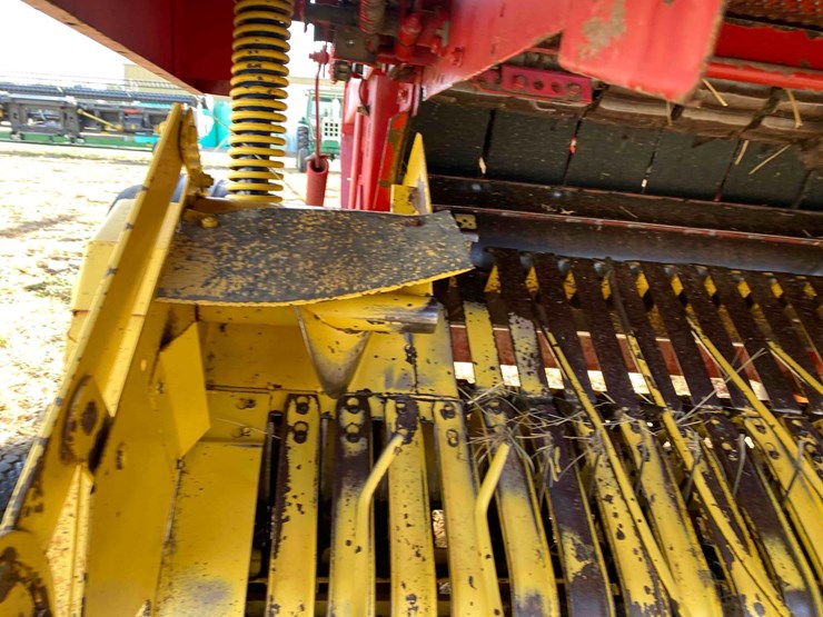 new-holland-644-image-38