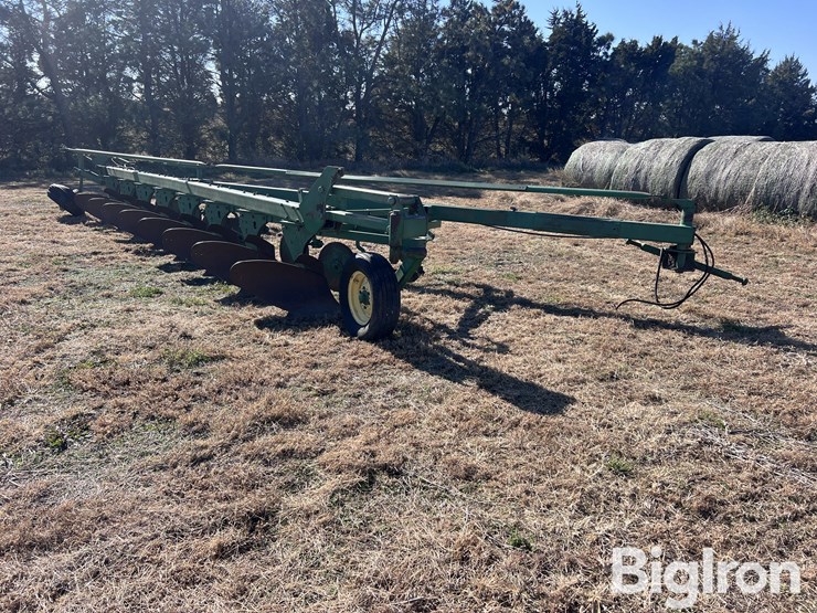 john-deere-8-image-3