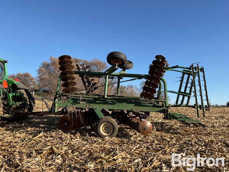 john-deere-235-image-8