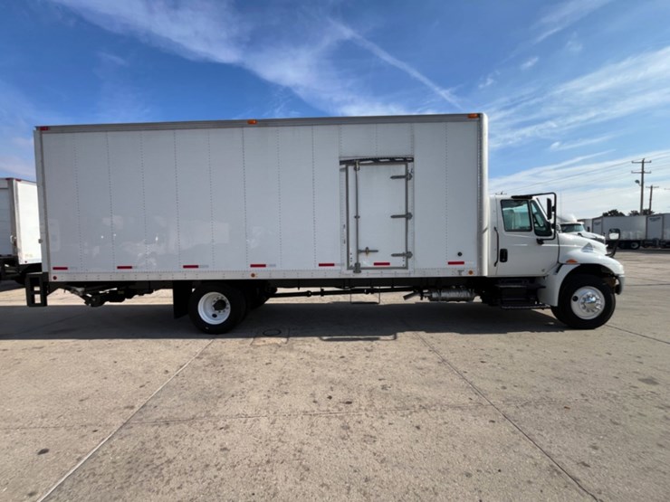 2019-international-durastar-4300-image-4