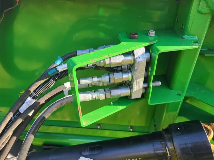 john-deere-630f-image-35