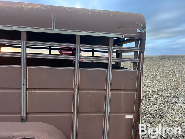 1983-travalong-18’-t/a-gooseneck-livestock-trailer-image-9