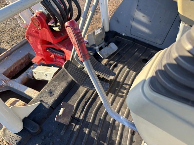 takeuchi-tb230-image-30