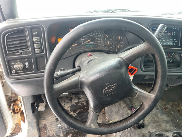 #1169-•-2001-chevrolet-3500-dump-box-truck-(has-mn-title)-image-23