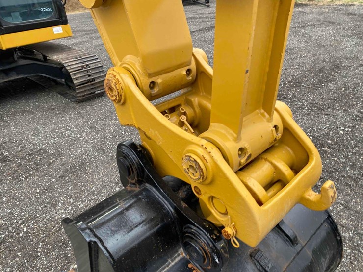 caterpillar-307.5-image-10