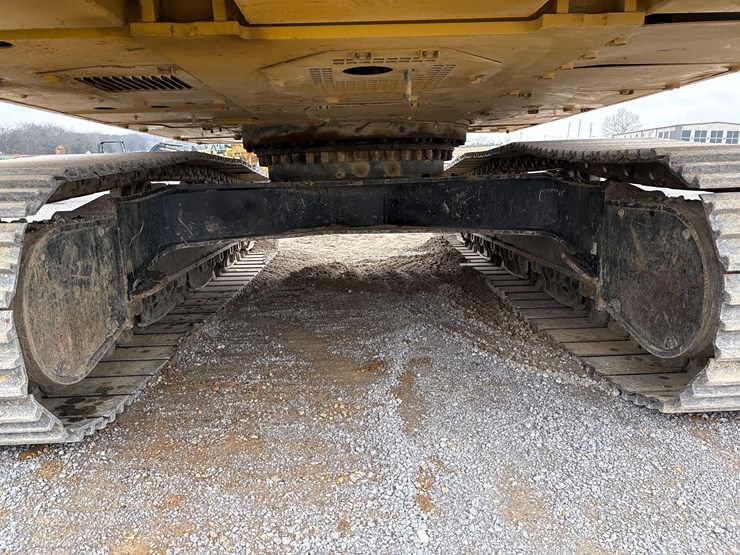 caterpillar-330-image-16