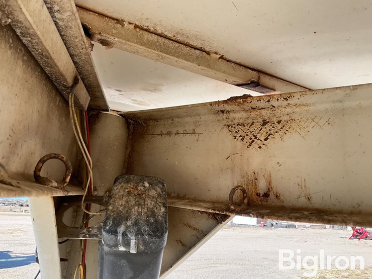 1999-titan-trailer-image-17