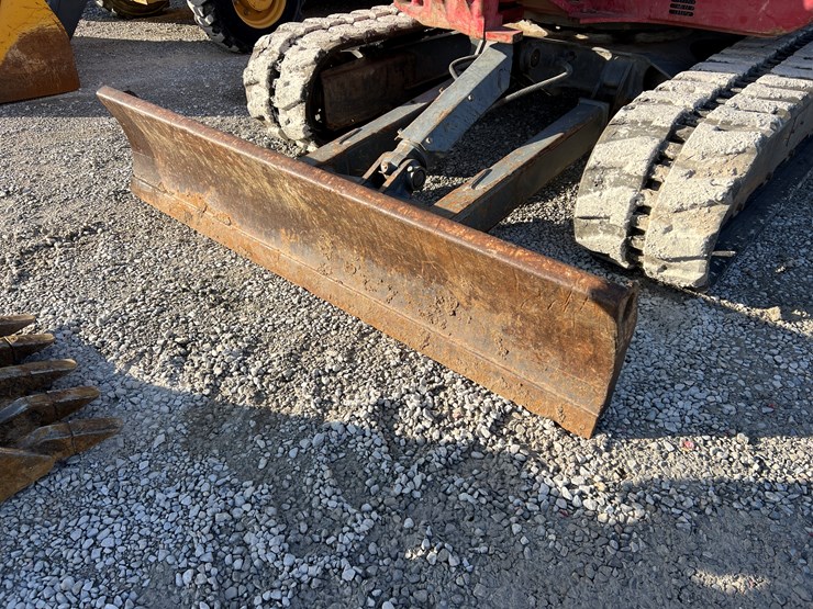 takeuchi-tb260-image-22