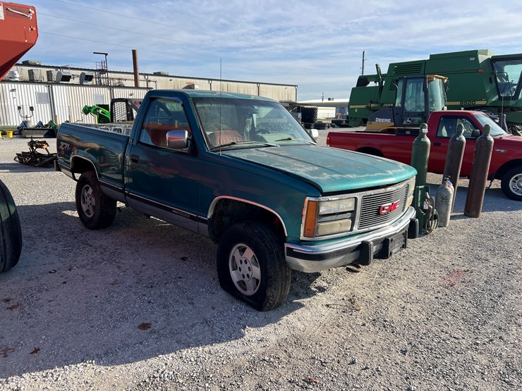 gmc-sierra-1500-image-1