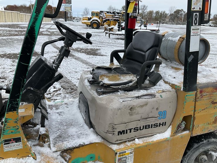 mitsubishi-fg30-image-24