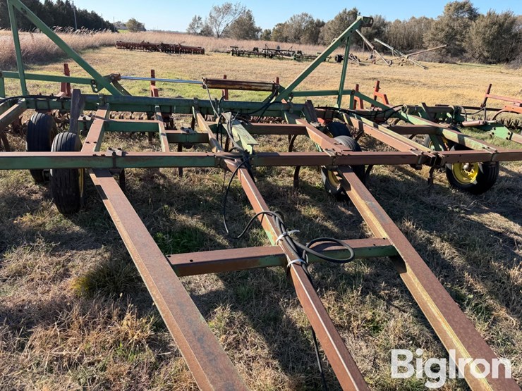 john-deere-25-image-11