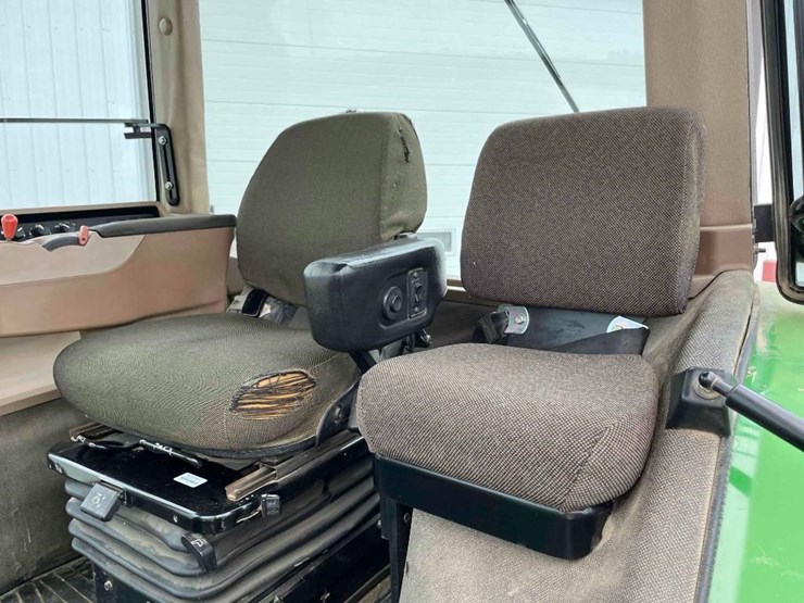 john-deere-8300-image-36