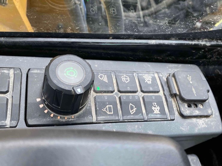 caterpillar-307.5-image-35