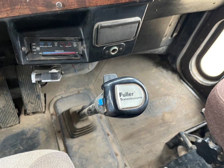 peterbilt-357-image-68